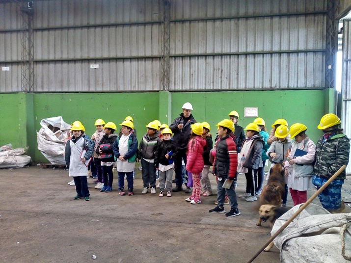 La EP N°15 y el Colegio Jesús Adolescente visitaron la Planta de Separación de Residuos