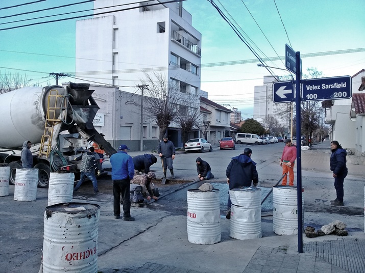 Bacheo en Vélez Sarsfield esquina Gomila