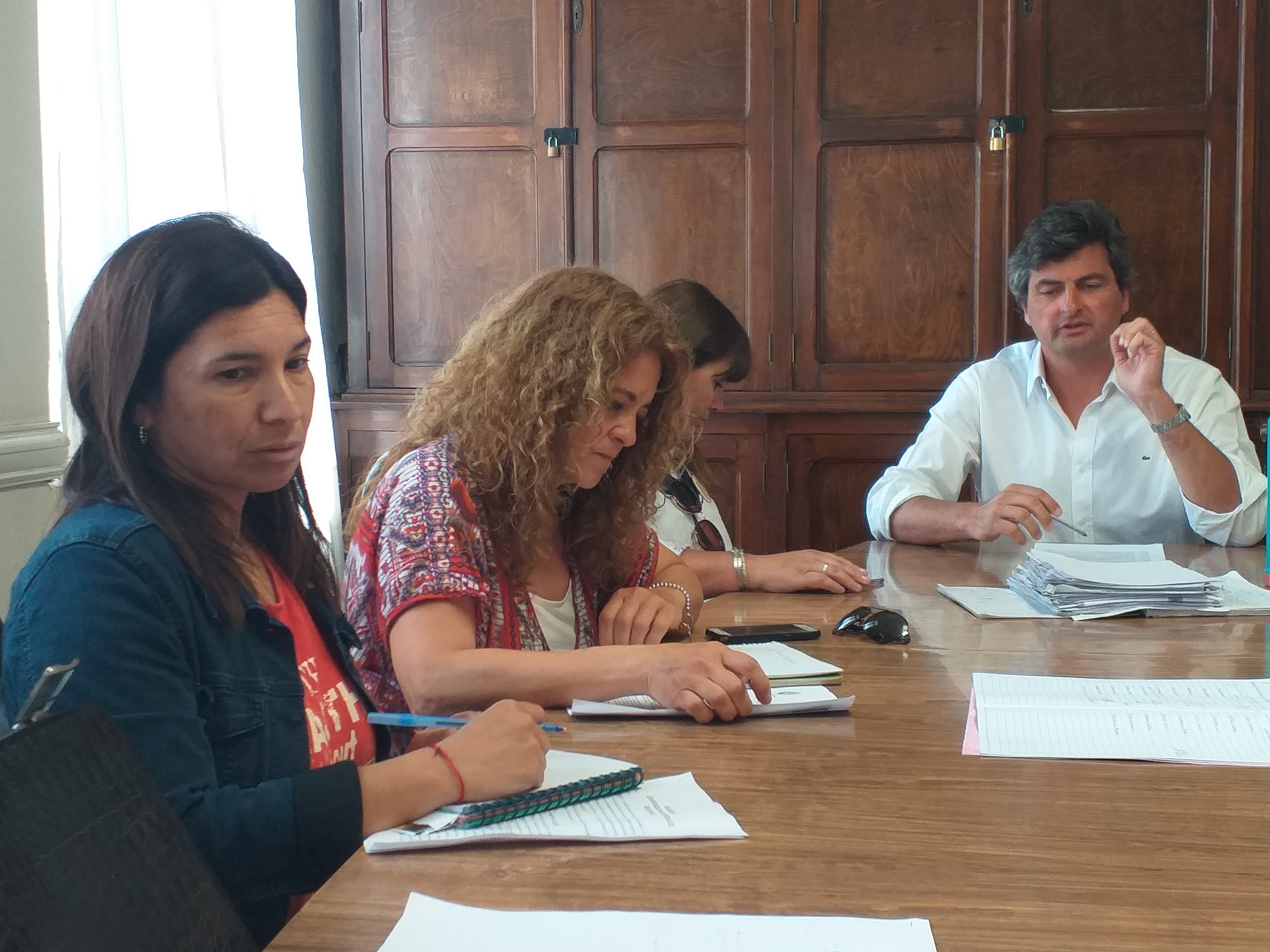 Pretenden reducir obstáculos en veredas para favorecer la circulación