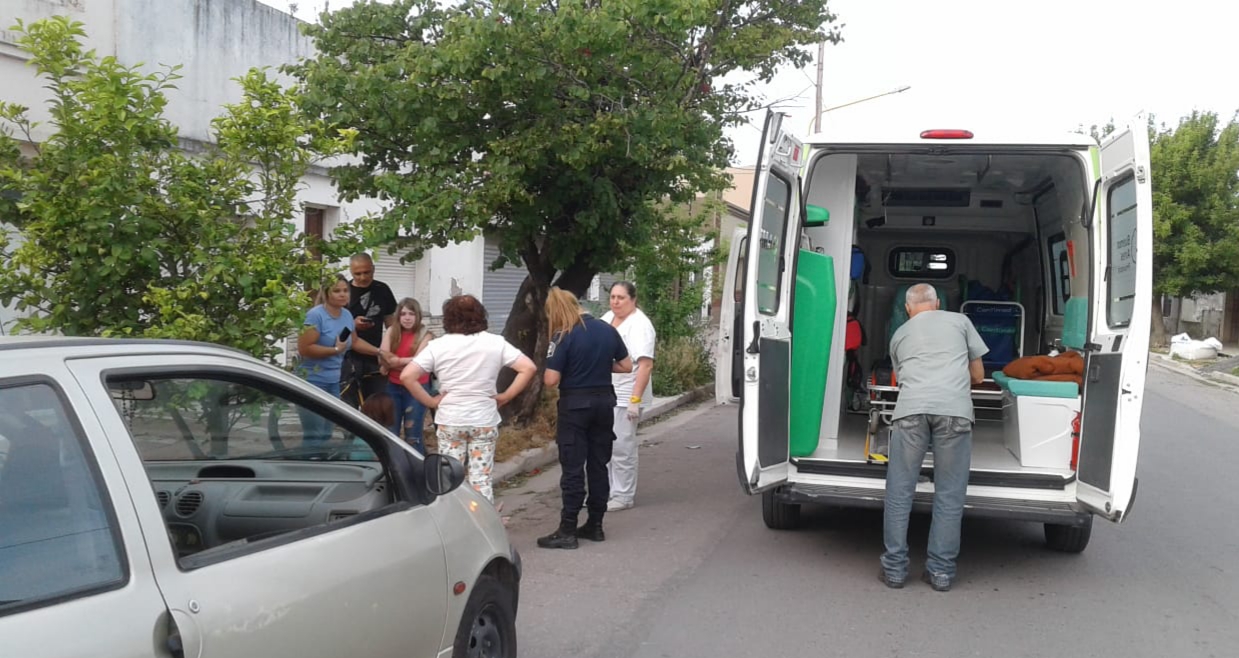 Una ciclista fue atropellada en Lamadrid y Domingo Vázquez