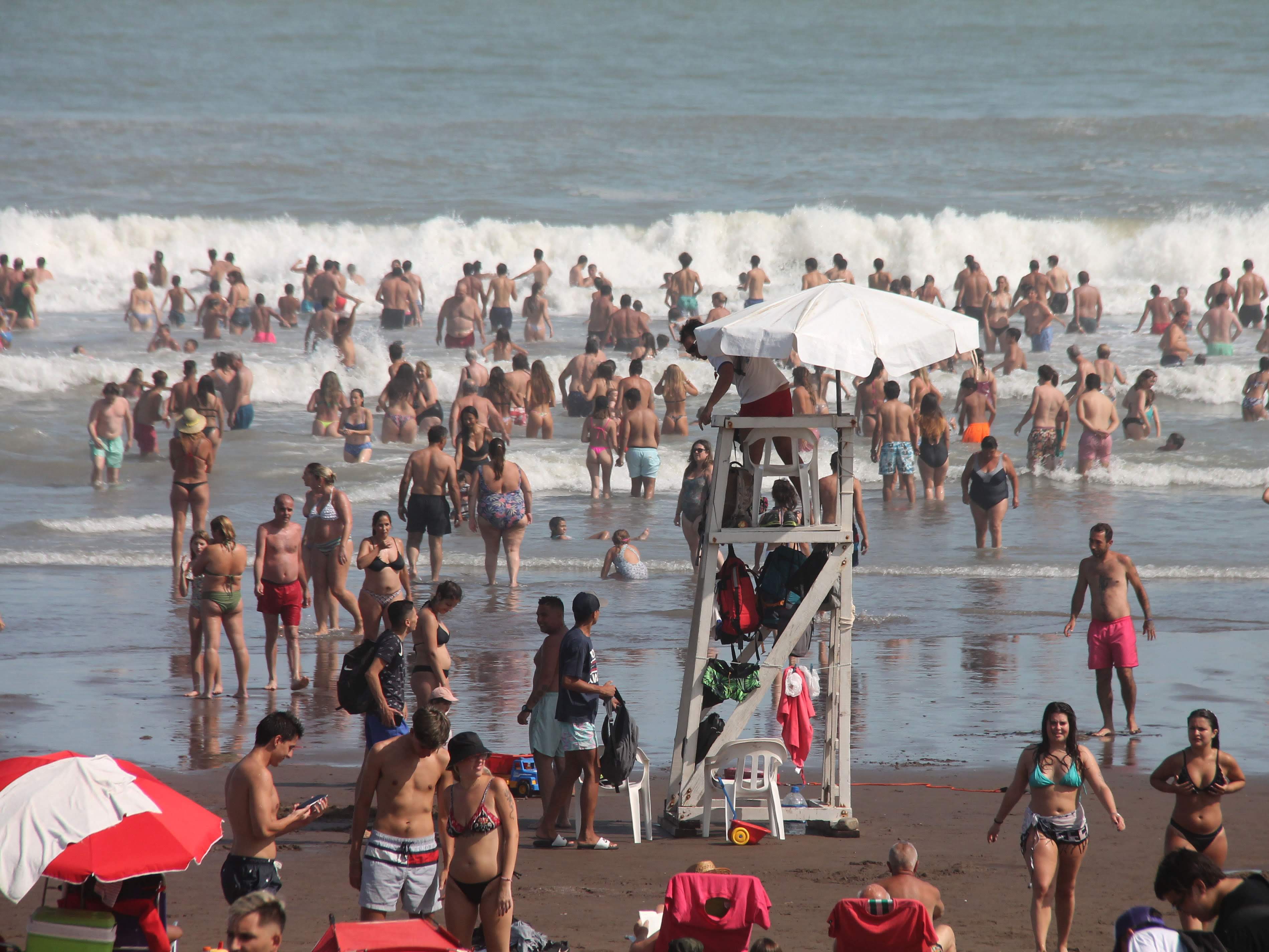 Día soñado en la costa: calor, poco viento y mar cálido
