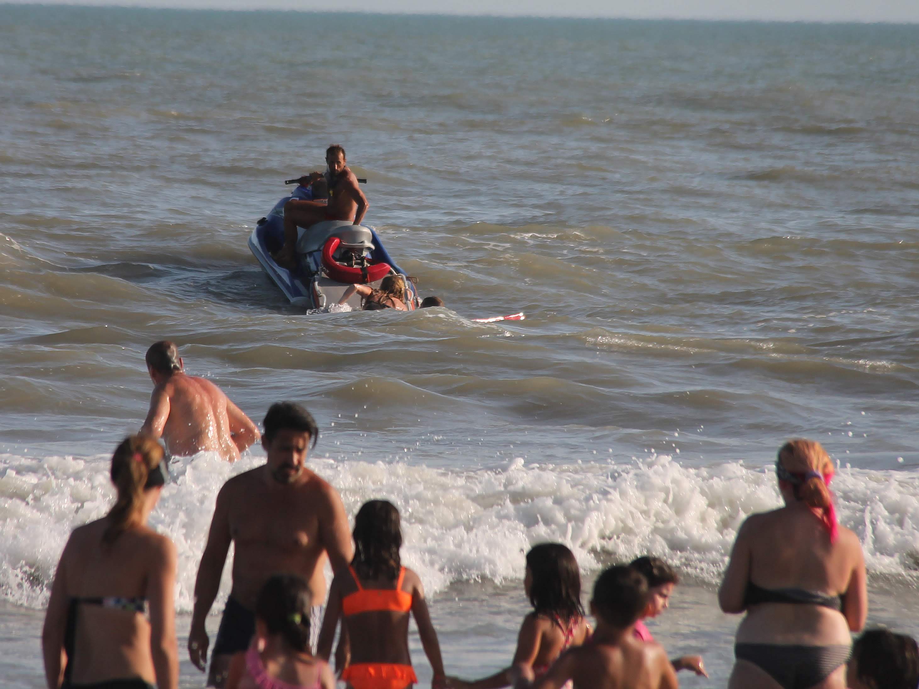 Bañistas y mar complicado, combinación para otra jornada de rescates