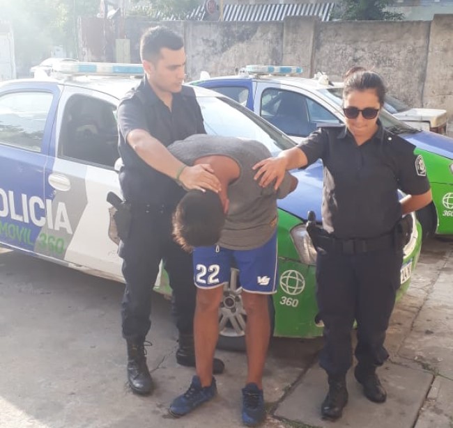 Recuperaron una moto y un celular robado