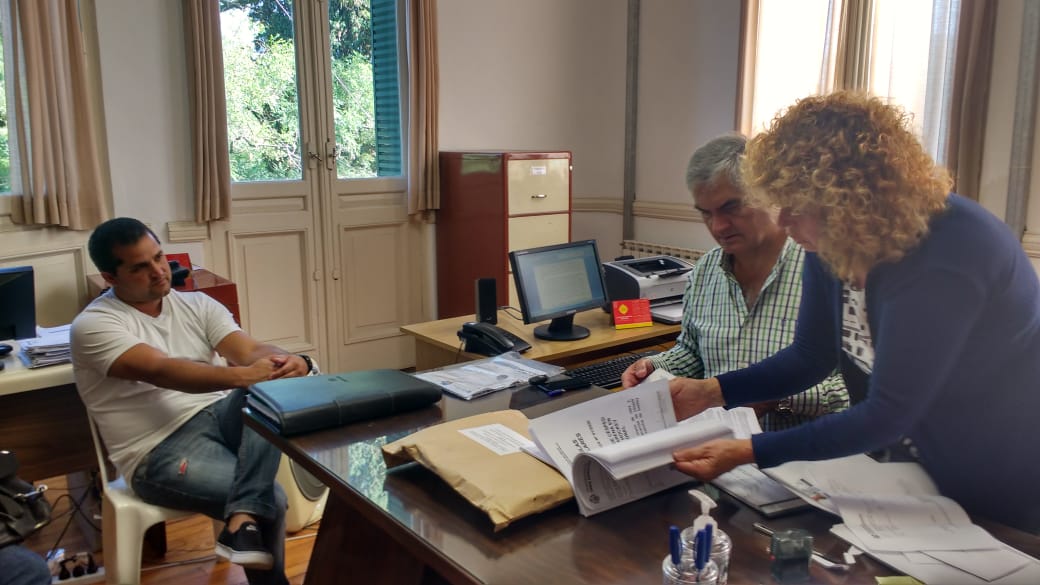 Dos oferentes para proveer el césped sintético de la futura cancha de hockey