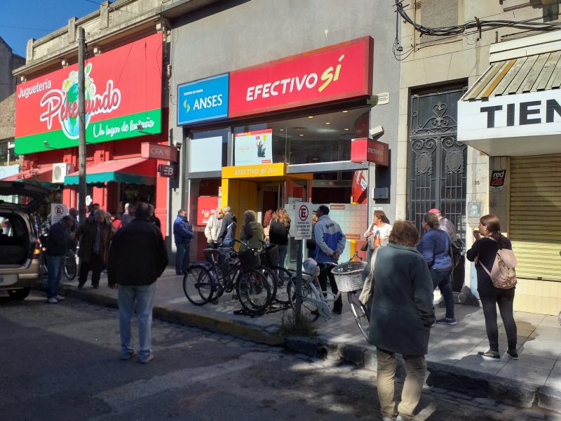 Abonan IFE, jubilaciones, pensiones y prestaciones por desempleo