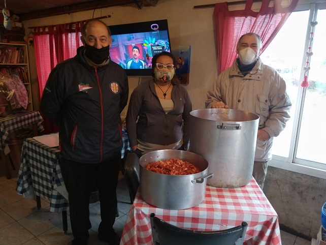 Filial Pincha «La Bruja» cocinó para las Payasolidarias