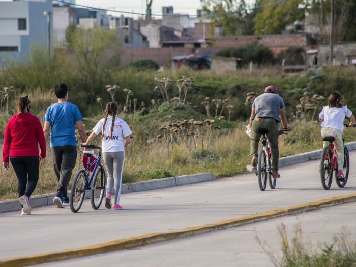 Prohibición de reuniones: a nivel local, restaurantes, bares y actividades al aire libre estarán permitidas