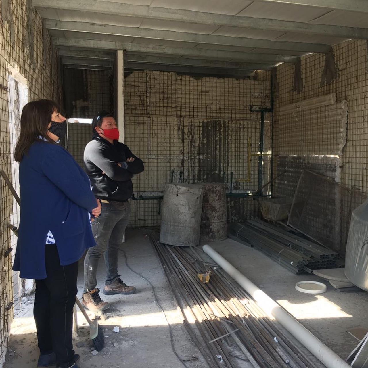 Ediles vecinalistas recorrieron obra de viviendas en Villa Italia