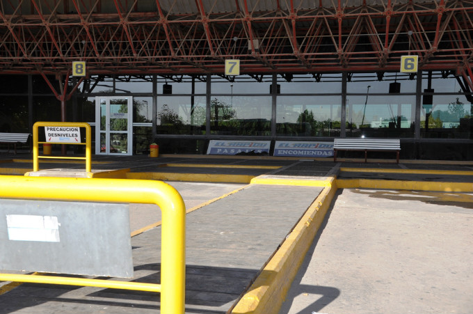 «No entiendo porqué está cerrada la Terminal si los correos están abiertos», lamentó un empresario