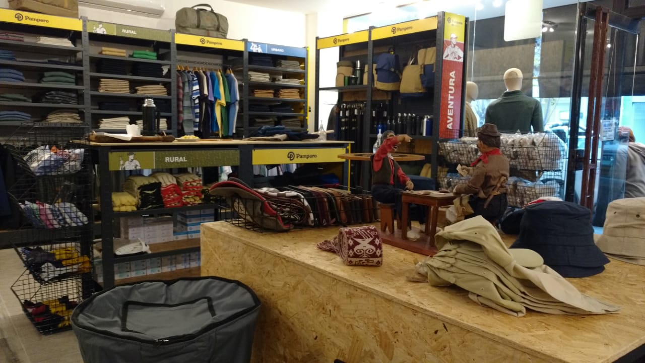Pampero abrió sus puertas con la tradicional indumentaria para el campo, la ciudad y la aventura
