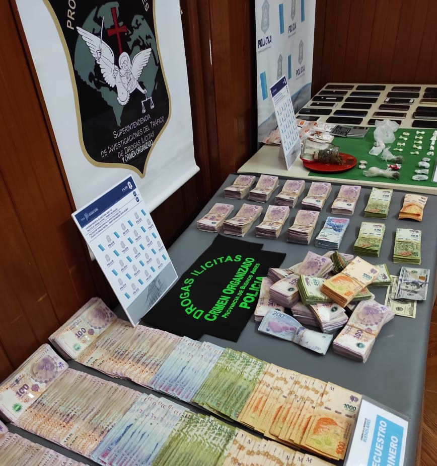 Más de $1.200.000 y cocaína de máxima pureza, secuestrados en el operativo antidrogas
