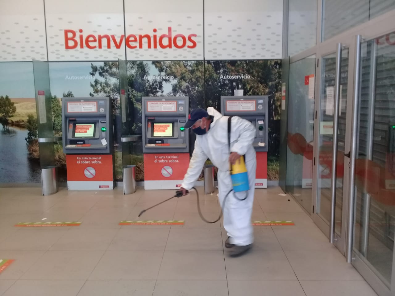 Prosiguen desinfectando distintos puntos de la ciudad