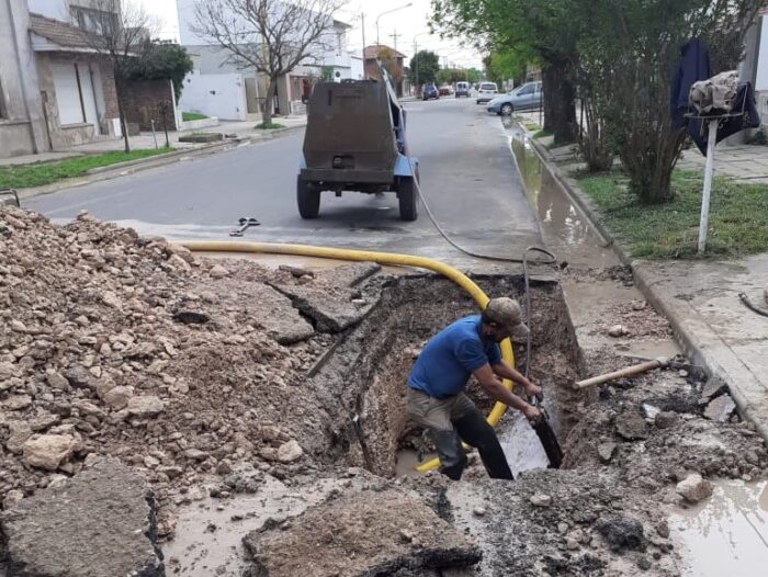 Advierten baja presión de agua hasta el miércoles por un caño en reparación