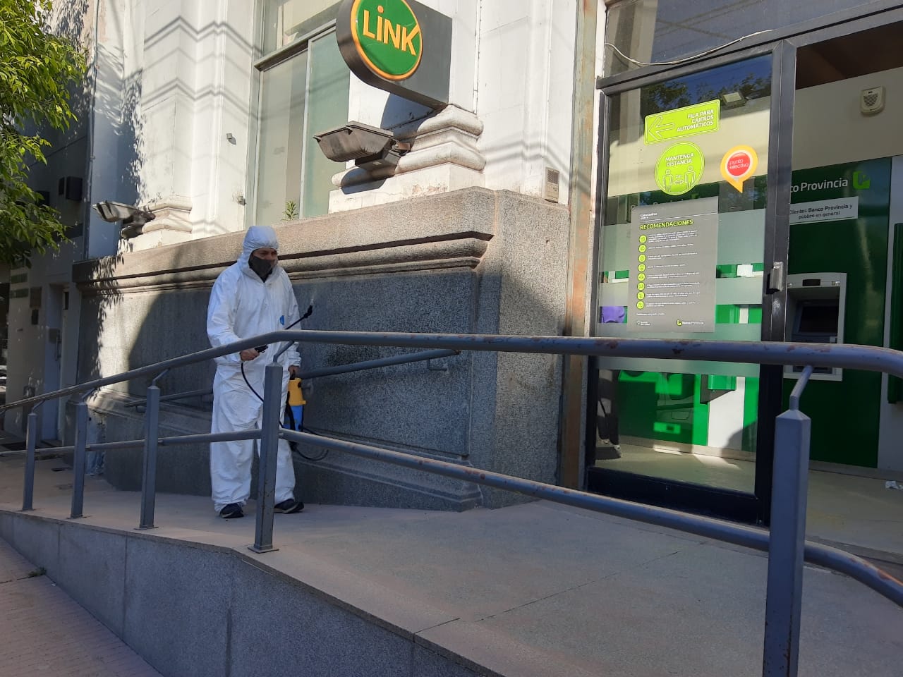 Desinfectaron áreas comunes de la ciudad