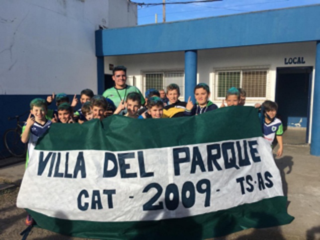 Villa del Parque y Racing firmaron convenio para probar jugadores de inferiores