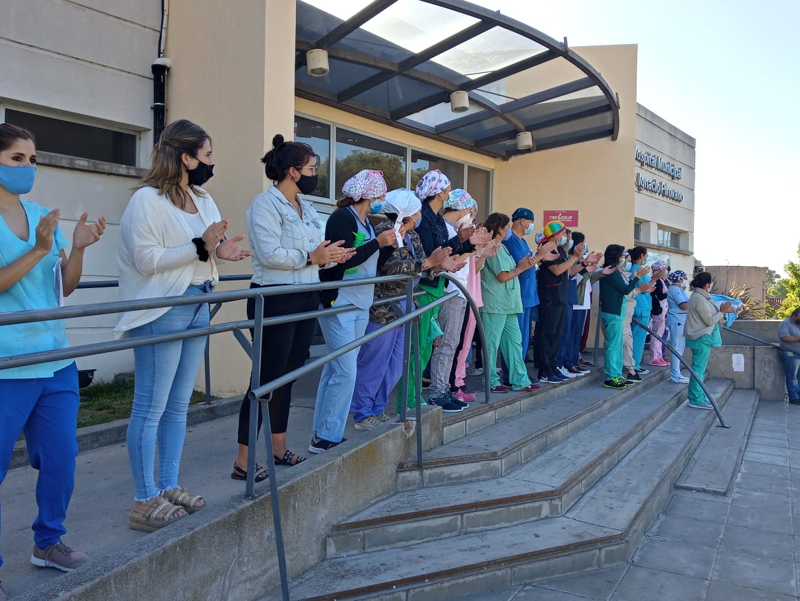 Enfermeras encabezaron protesta frente al Centro Municipal de Salud