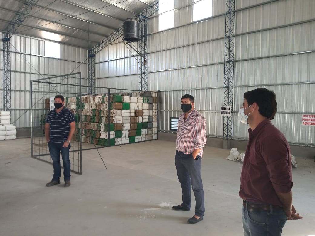 Funcionarios provinciales visitaron el Centro de Acopio de bidones