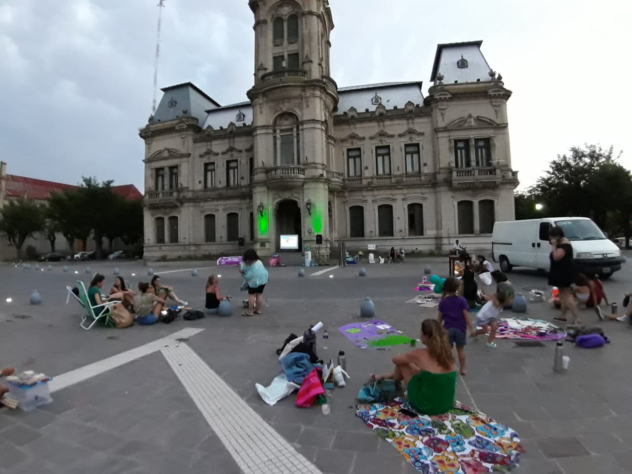 Promulgan ley del aborto legal: «es un retroceso de la democracia», criticó Buckle
