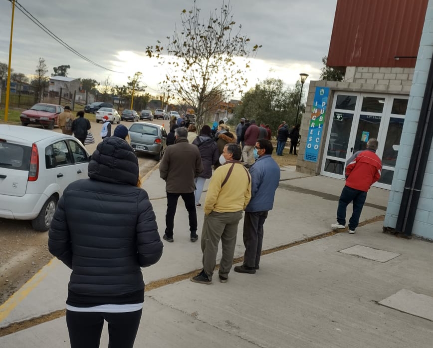 Masiva concurrencia al vacunatorio en el Polideportivo
