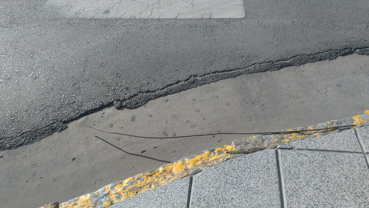 Cuidado, hierro suelto: quejas en Moreno y 9 de Julio tras rotura de un cordón