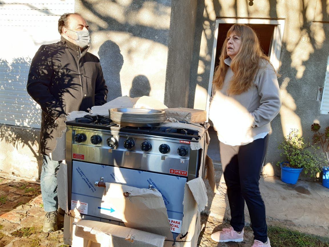 Entregaron maquinaria y herramientas a emprendedores de Reta y Copetonas