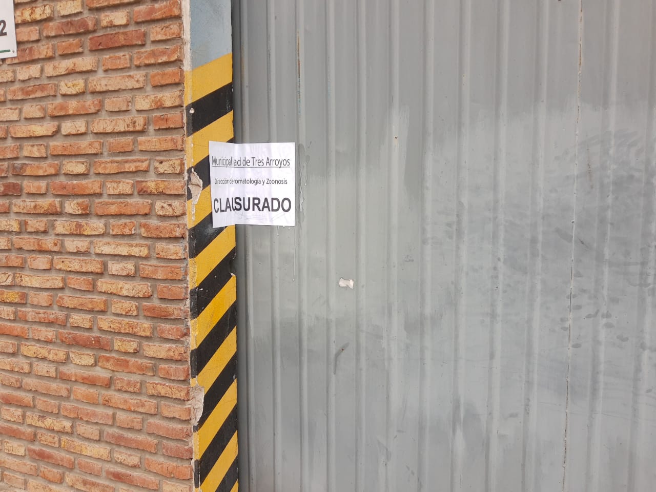 Bromatología clausuró local con mercadería en su interior