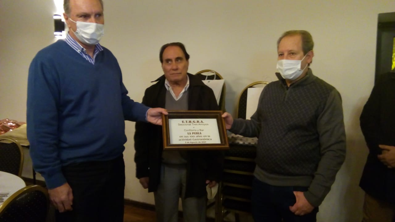 Condecoraron a La Perla tras arribar a su centenario de existencia