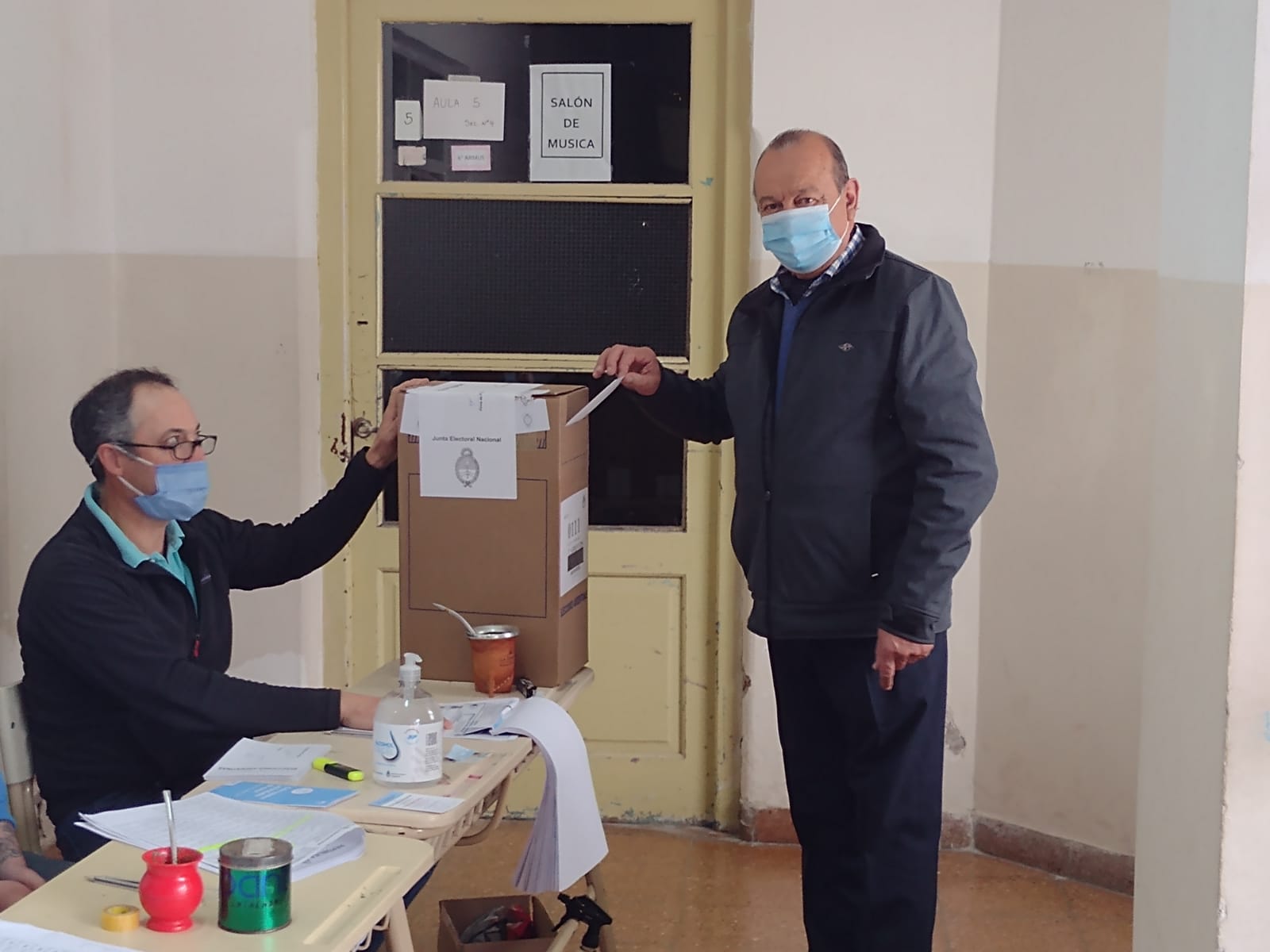 Votó Sanchez y pidió concurrir a las urnas: «hemos trabajado para que nos puedan seguir eligiendo», precisó