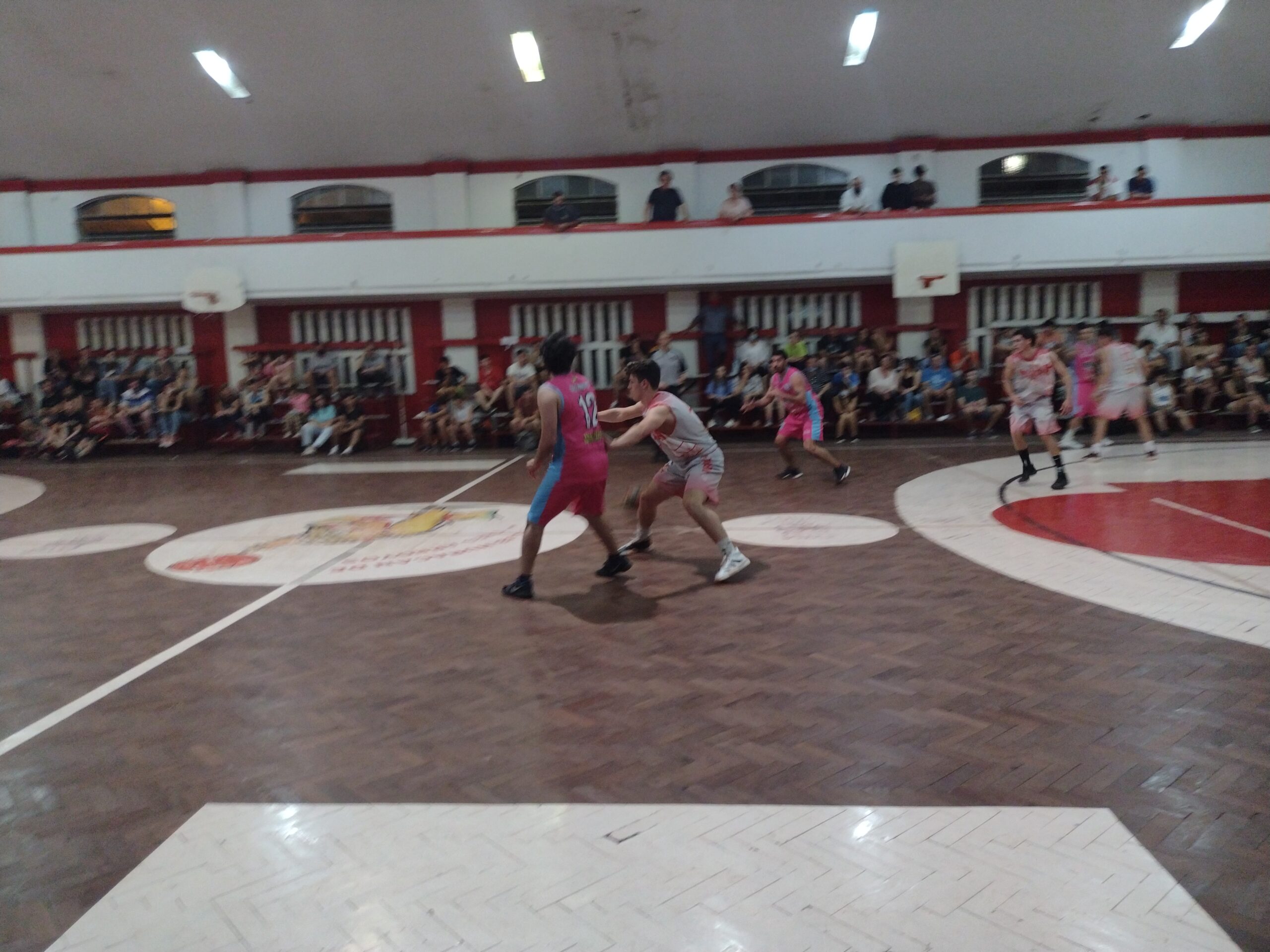 Ganó Huracán y se subió a la punta