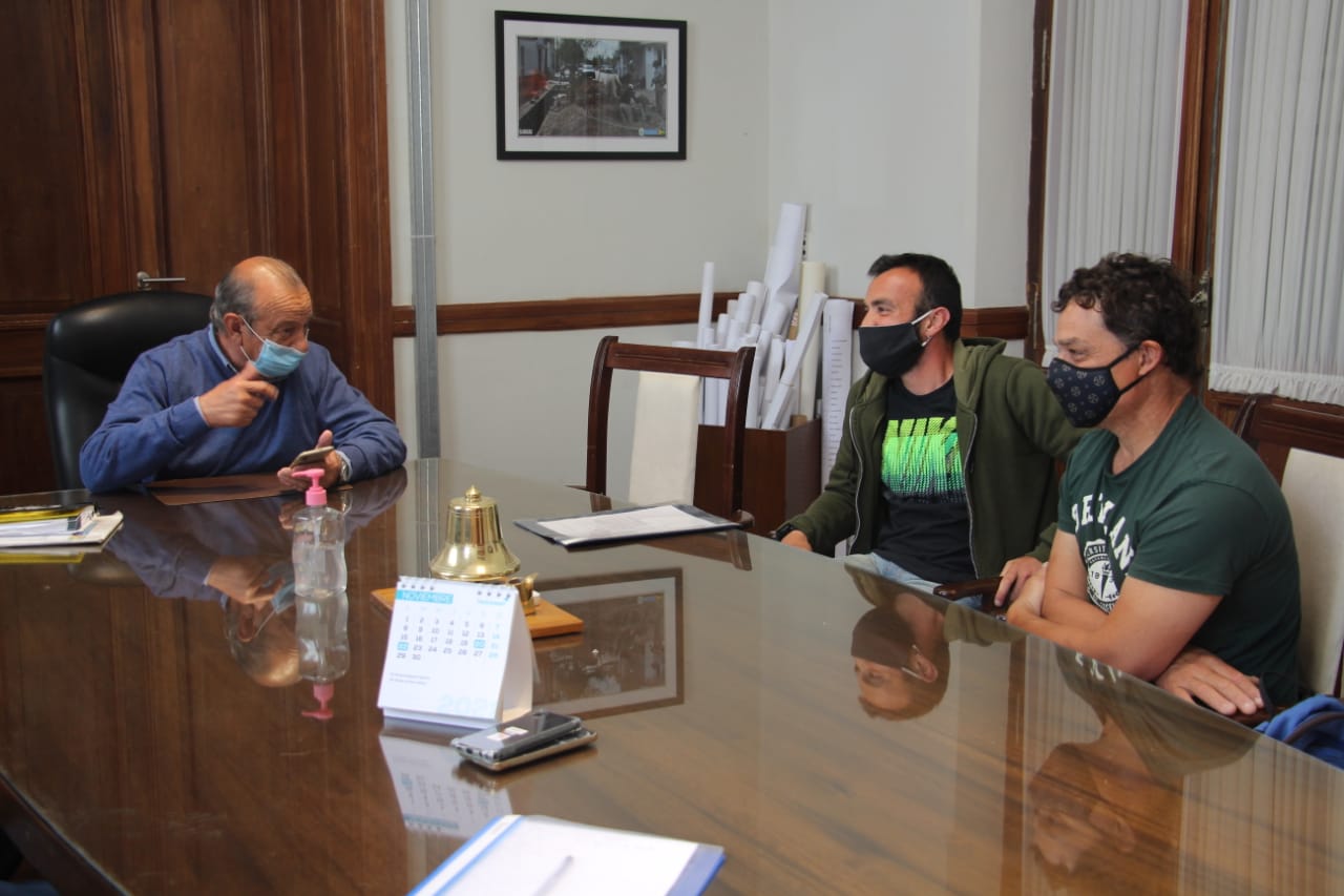 Sánchez se reunió con guardavidas: contratarán más personal para el verano
