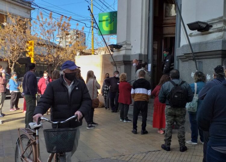 Jubilados y pensionados: el aguinaldo se cobrará en diciembre con el haber aumentado un 12%