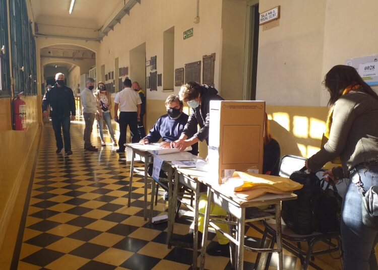 Con normalidad y escasas demoras, arrancaron los comicios en la ciudad