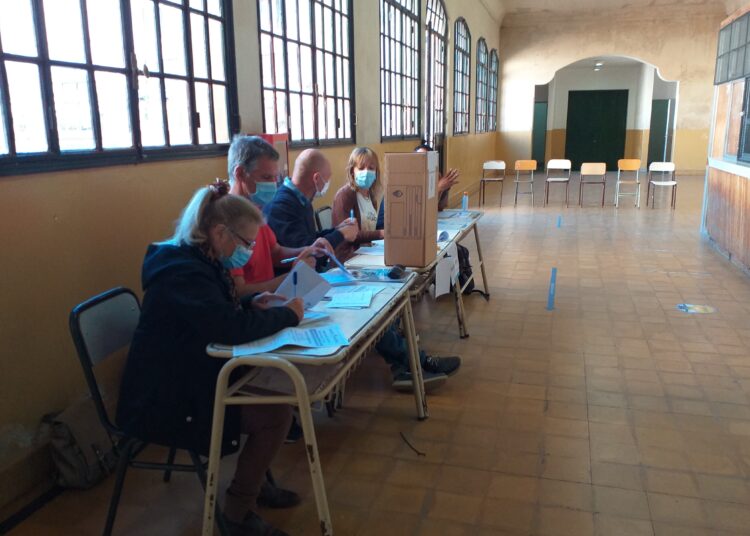 Con normalidad y escasas demoras, arrancaron los comicios en la ciudad