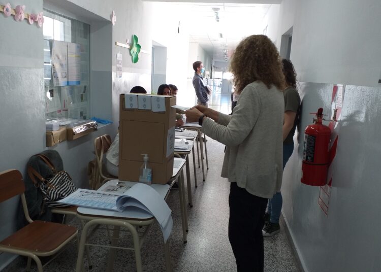 Con normalidad y escasas demoras, arrancaron los comicios en la ciudad