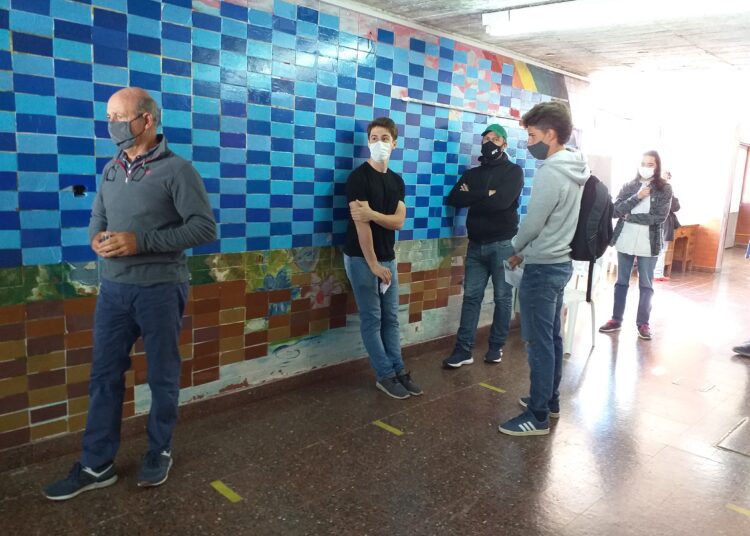 Bajo protocolos sanitarios flexibilizados, comenzaron las elecciones legislativas en todo el país