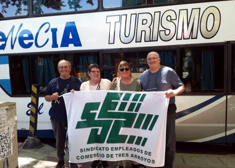 Cuatro jubilados mercantiles partieron a Mendoza tras el sorteo de un viaje