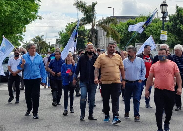 Marcharon a la Municipalidad para reclamar el reconocimiento a un nuevo gremio