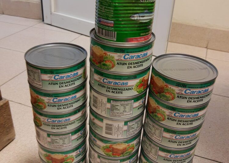 Secuestraron conservas en oferta pero vencidas de un supermercado