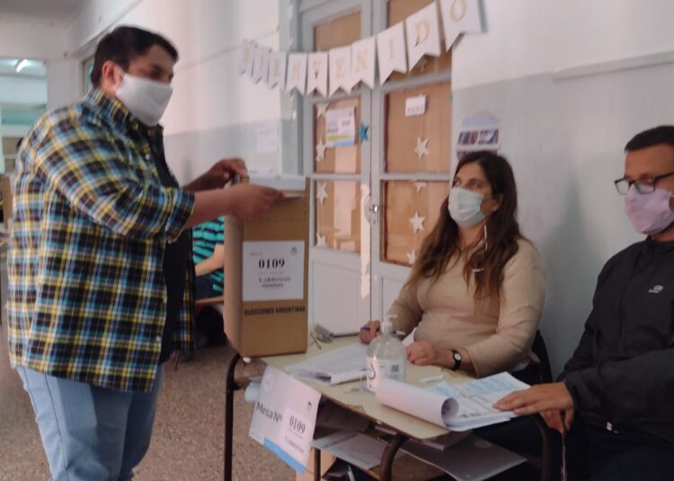 Votó Cristian Ruiz y ponderó que «tenemos la esperanza de aumentar la cantidad de votos»