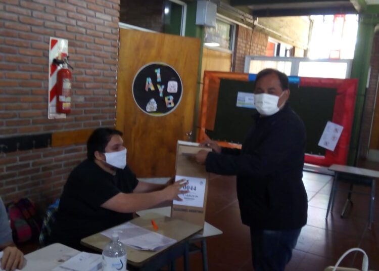 Votó Julio Federico, criticó la rotura de boletas y planteó «comenzar a trabajar por los vecinos»