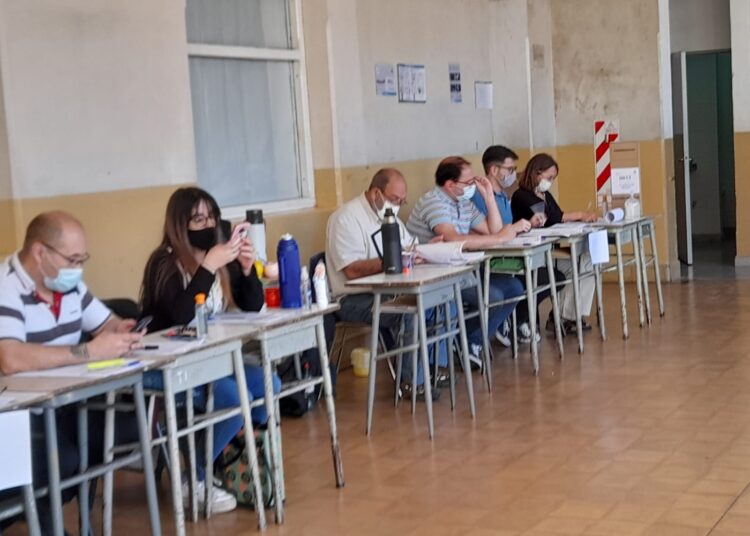 Elecciones: con la mira en 2023, el peronismo y el radicalismo se presentan como alternativas