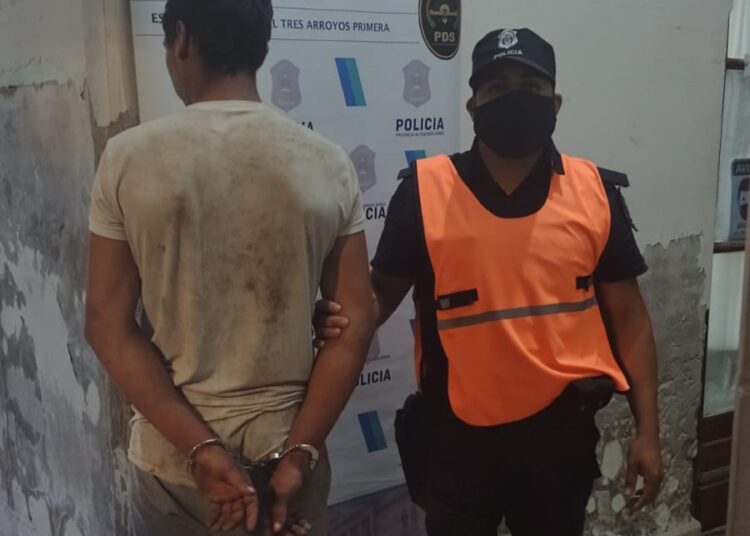 Un hombre fue aprehendido luego de provocar destrozos en la casa de su expareja