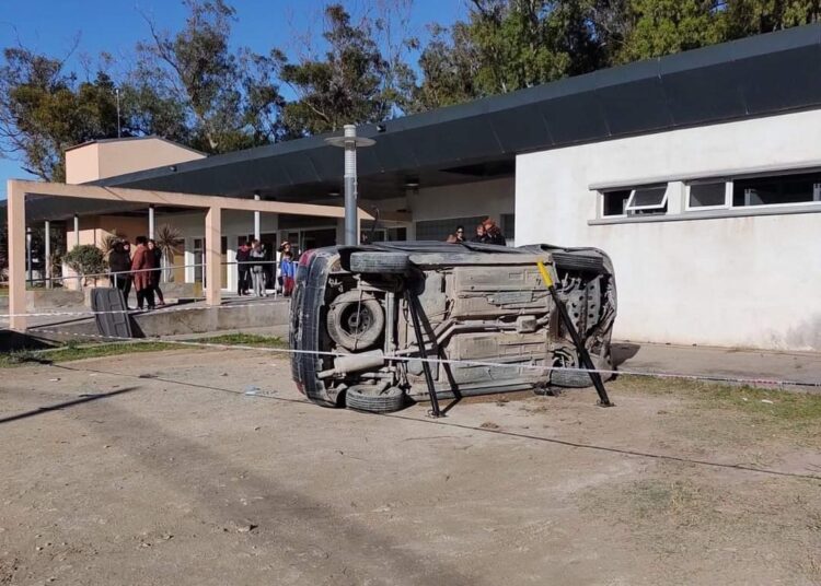 Claromecó: cuatro adolescentes heridos tras vuelco frente al Hospitalito fueron trasladados al Pirovano
