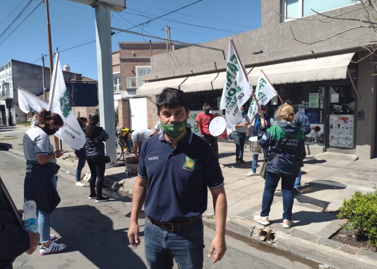 Empleados de farmacias marcharon en reclamo por regularización laboral