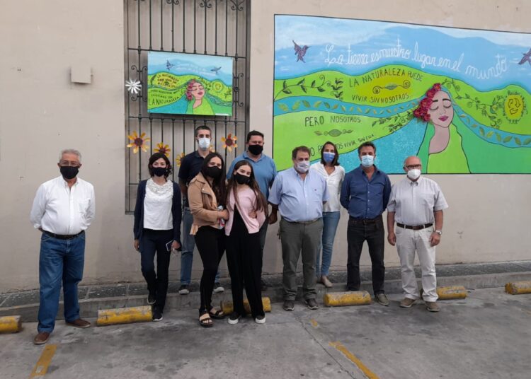 Pintaron el ecomural ganador en el estacionamiento de una de las sucursales de la Cooperativa Obrera