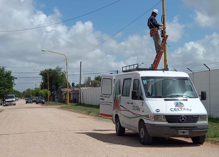 CELTA avanza con el tendido de cable y fibra óptica en el Barrio Boca
