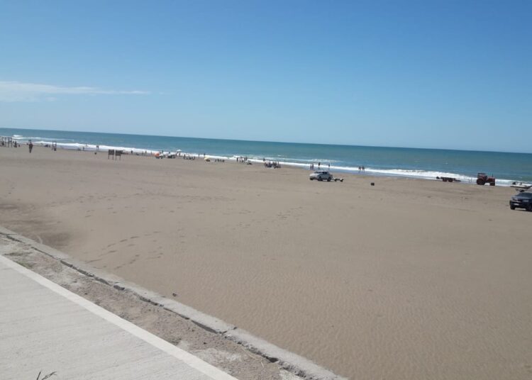 Jornada dominical con calor y movimiento turístico en la costa