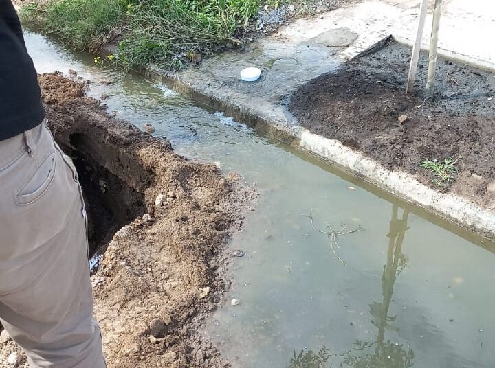 Algo huele mal en Villa Italia: encontraron una conexión hogareña ilegal a la red cloacal