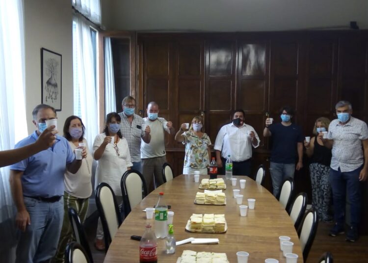 Tras la fallida sesión por el Presupuesto 2022, el Frente de Todos y Juntos brindaron con la prensa