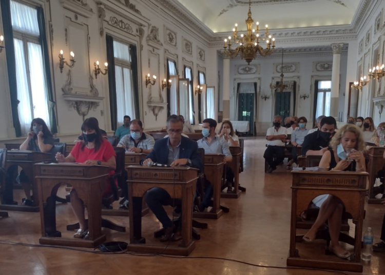 Traba por el Presupuesto 2022: «ha sido una falta de respeto muy grande, una irresponsabilidad total, un bochorno», fustigó Fernández a la oposición